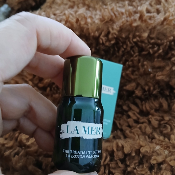 La Mer The Treatment Lotion - Green and White - Picture 2 of 4